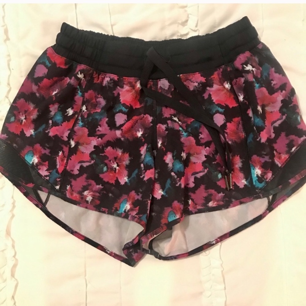Lululemon Hottie Hot Long Shorts - Size 4